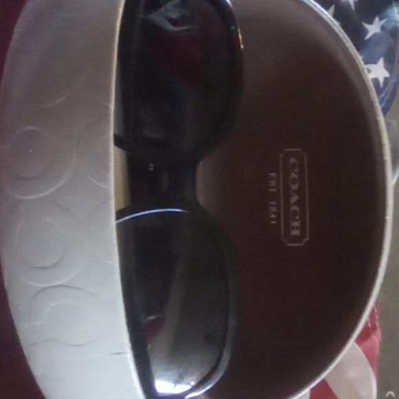 Coach designer sunglasses - Picture 3 of 4